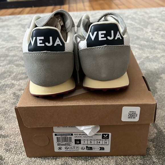 NWT Veja Rio Branco - Picture 4 of 5